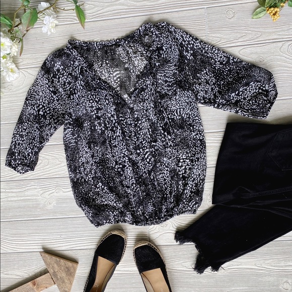 🔴 5/$45 SALE 🔴 EXPRESS | Floral Top - Picture 3 of 7